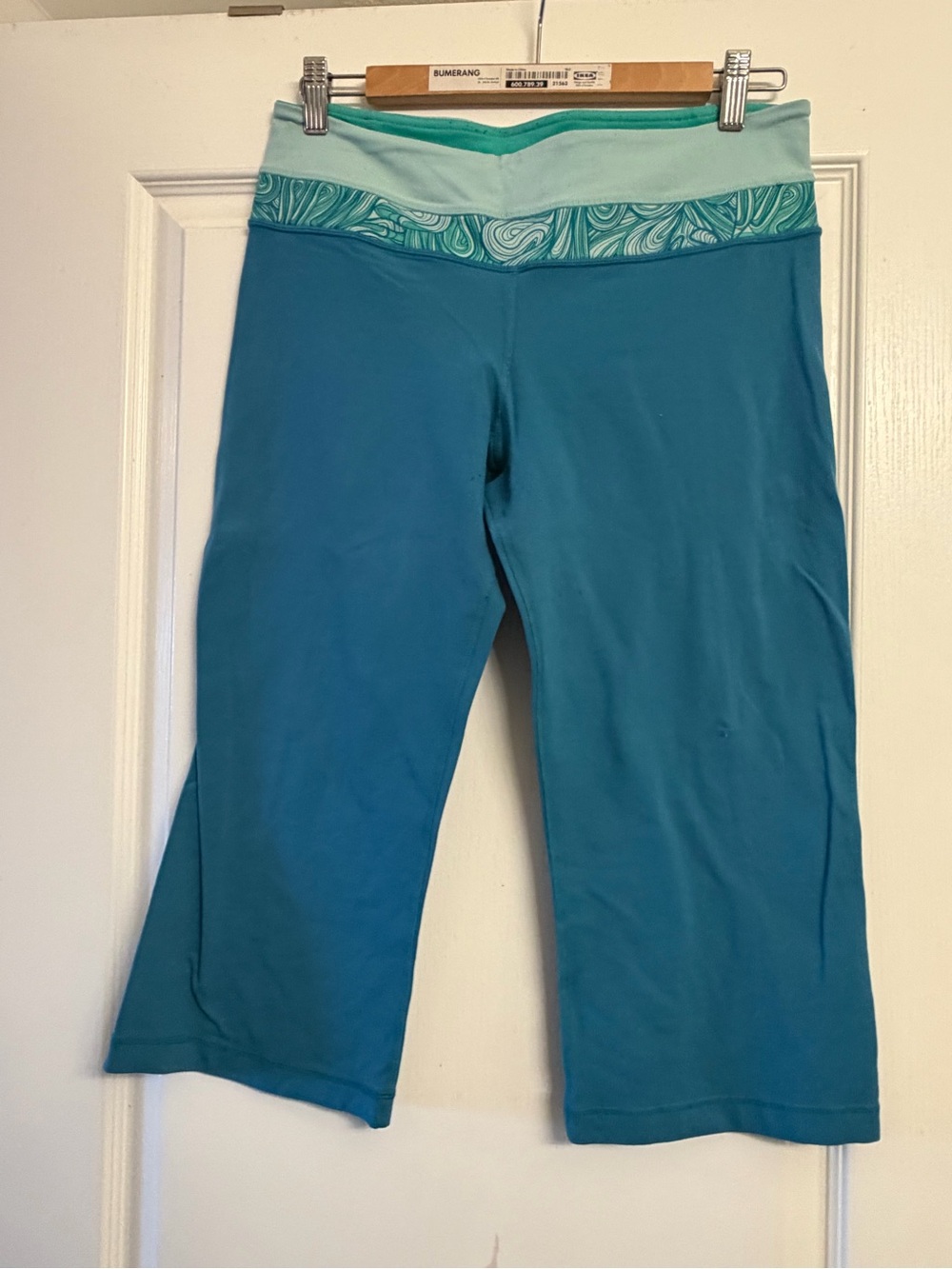 lululemon athletica vintage Teal Capri Leggings with Mint Patterned Waistband